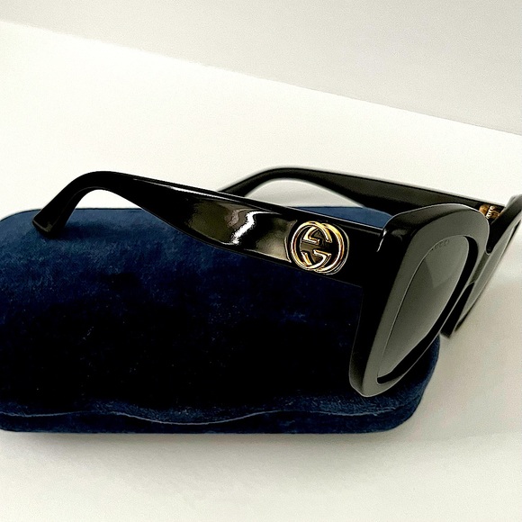 Gucci Black Framed Sunglasses w/ Gray lenses - Picture 9 of 15